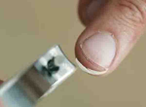 Know when to cut nails, नाखून कब कटवाने चाहिए