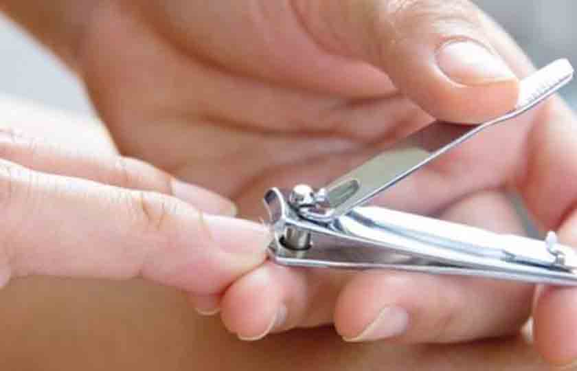 नाखून कब कटवाने चाहिए, Know when to cut nails